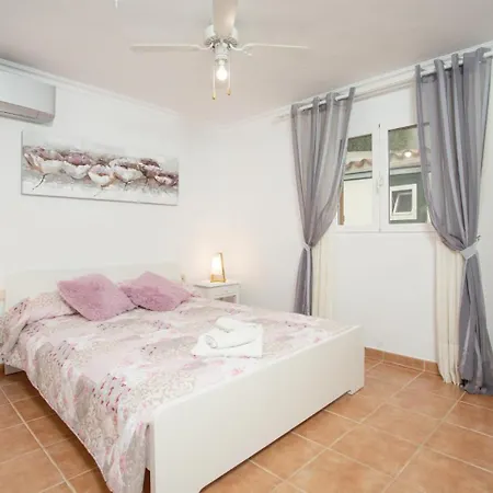 Maria Villa *